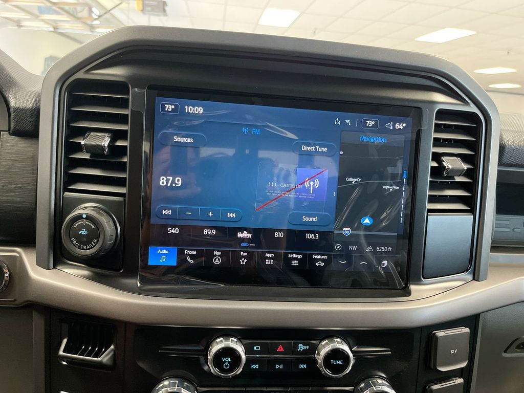 2025 Ford F-150 Lightning XLT photo 17