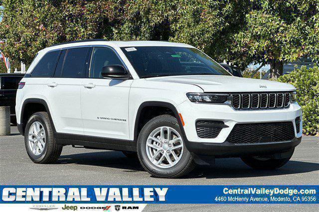 2025 Jeep Grand Cherokee Laredo's photo