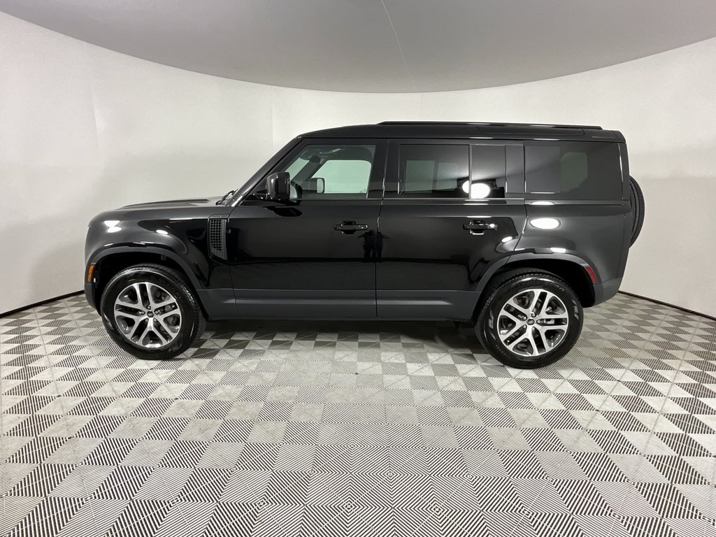2025 Land Rover Defender 110 S photo 2