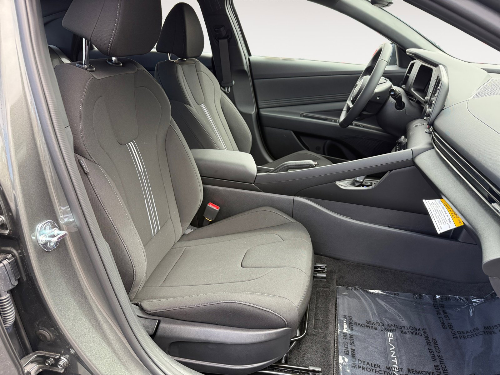 2025 Hyundai Elantra SEL Sport photo 19