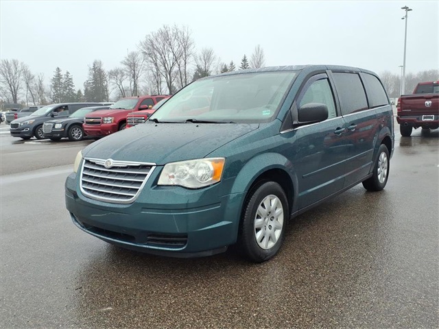 2009 Chrysler Town & Country LX's photo