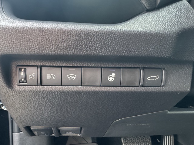 2025 Toyota RAV4 XLE photo 14