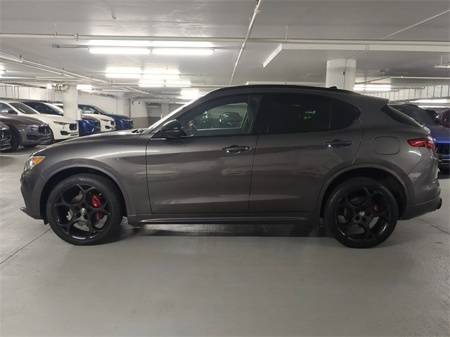 2022 Alfa Romeo Stelvio Ti Sport photo 4