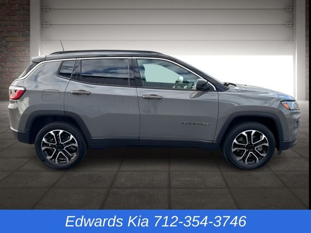 2023 Jeep Compass Limited photo 2