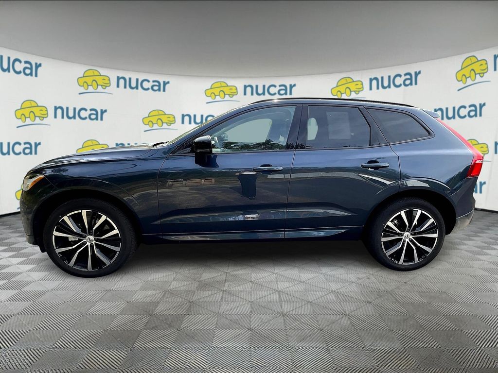 2025 Volvo XC60 B5 Plus photo 4