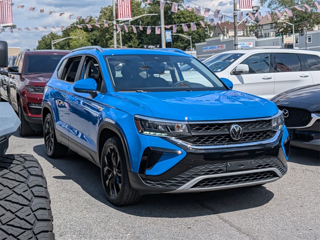2023 Volkswagen Taos SE photo 3