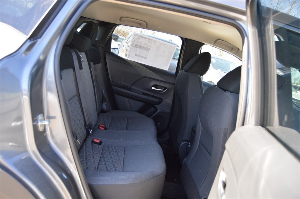 2025 Nissan Kicks SV photo 16