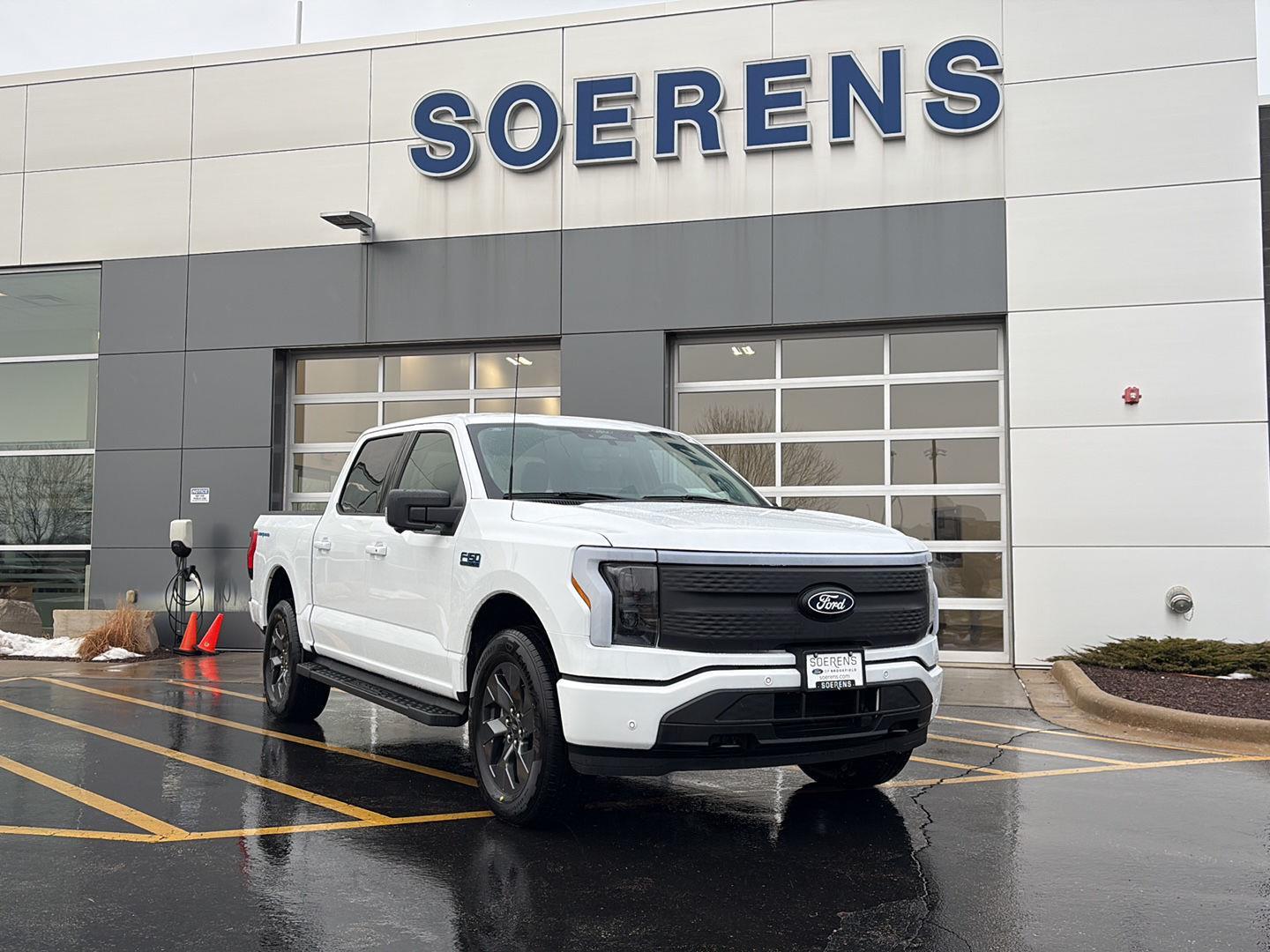 2025 Ford F-150 Lightning Flash's photo