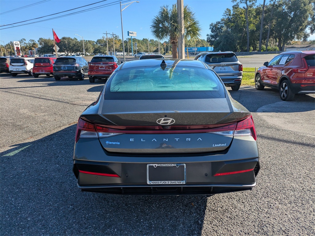 2024 Hyundai Elantra Limited photo 4