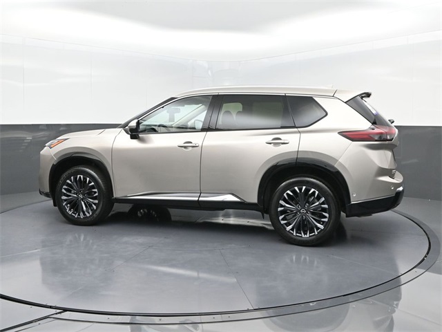 2026 Nissan Rogue Platinum photo 2