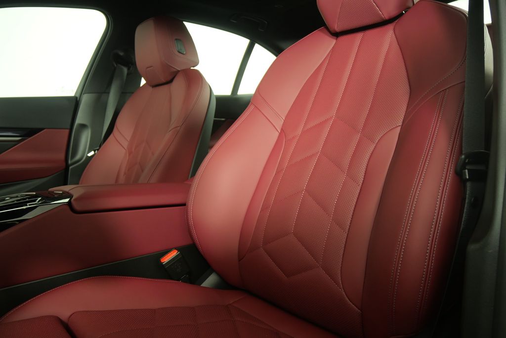 New 2025 Mineral White Metallic BMW eDrive40 image 10