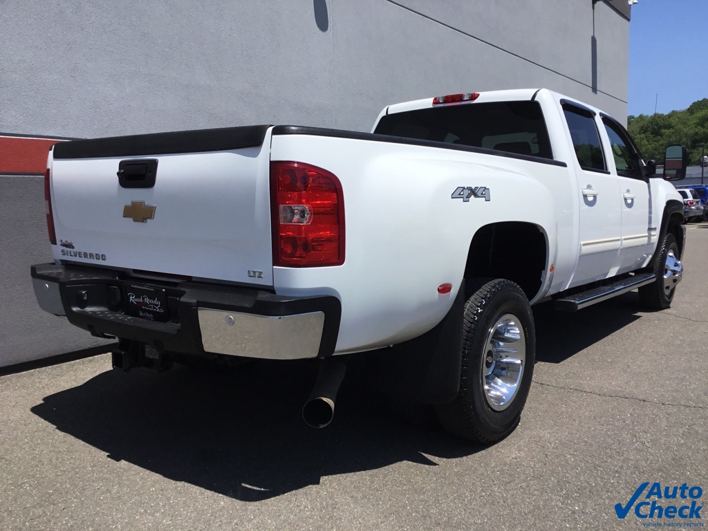 2011 Chevrolet Silverado 3500HD LTZ photo 9