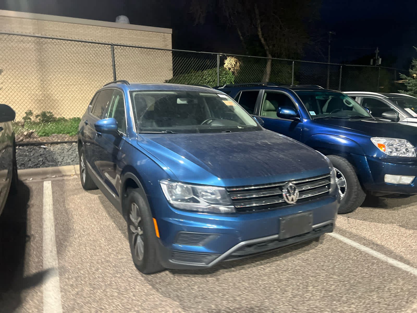 2020 Volkswagen Tiguan SE photo 2
