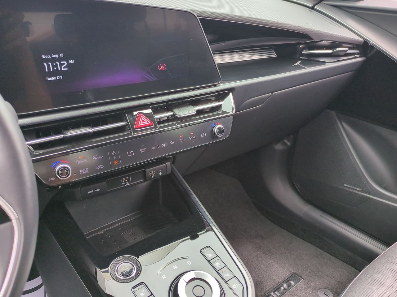 2024 Kia Niro Plug-In Hybrid SX photo 8