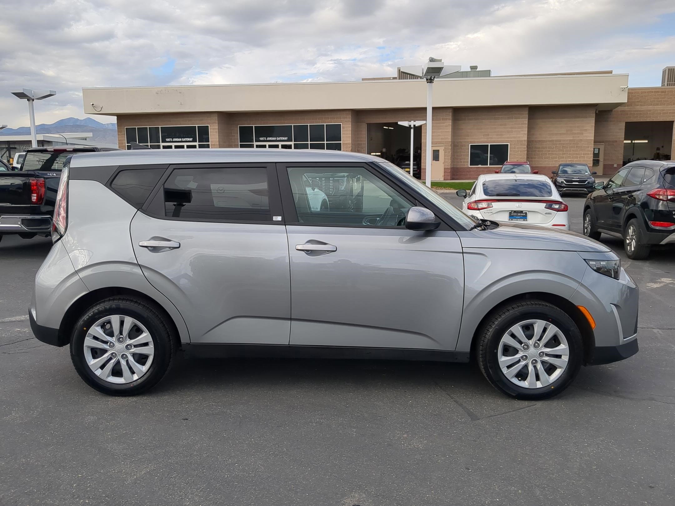 2023 Kia Soul LX photo 5
