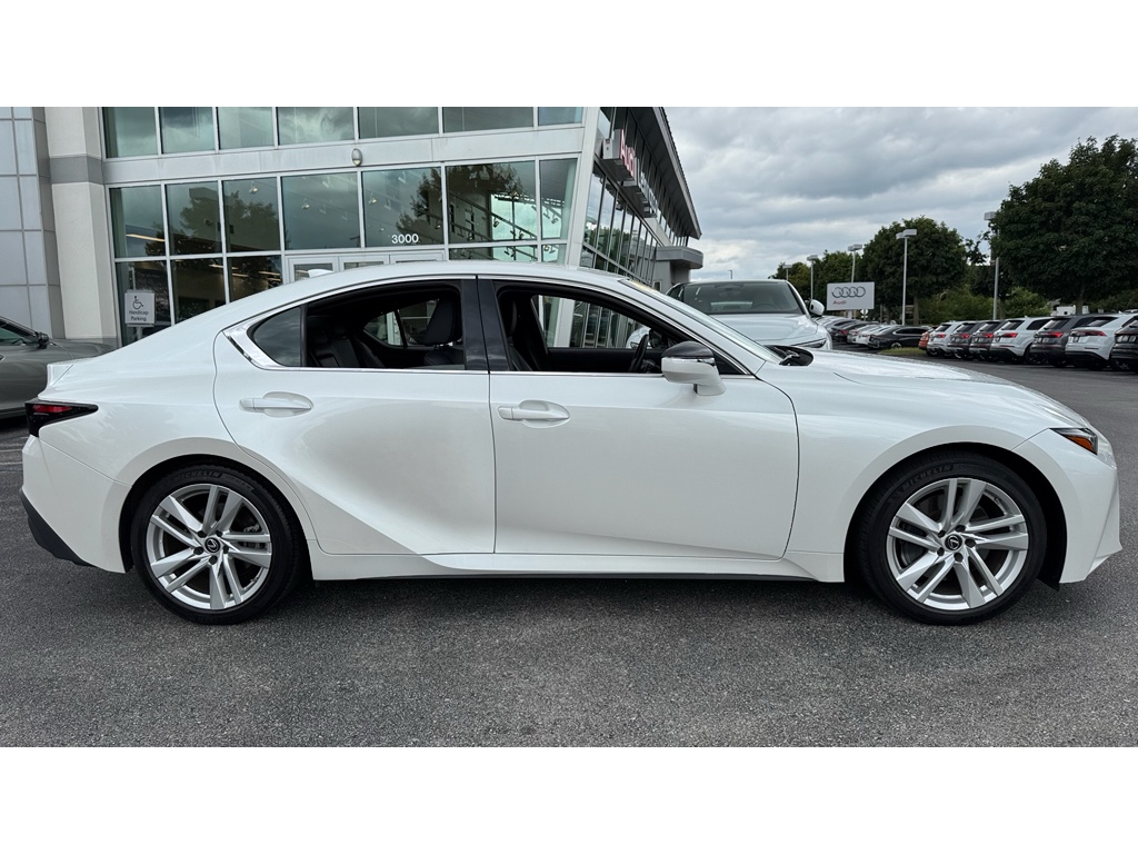 2021 Lexus IS 300 photo 4