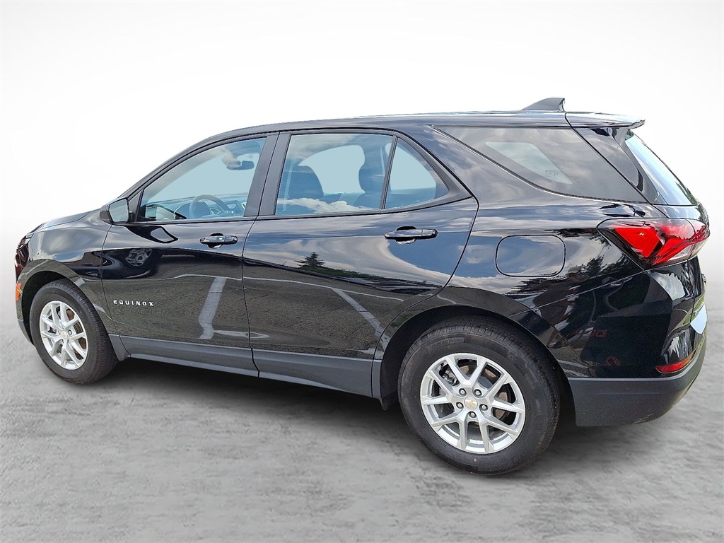 2023 Chevrolet Equinox LS photo 4