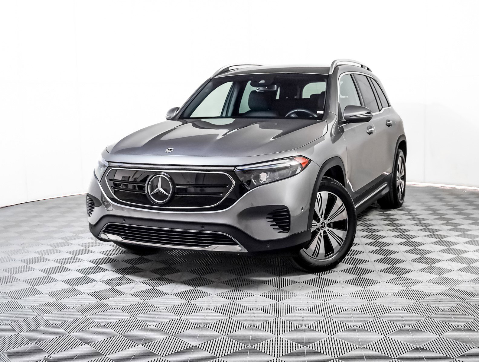 2023 Mercedes-Benz EQB Base's photo