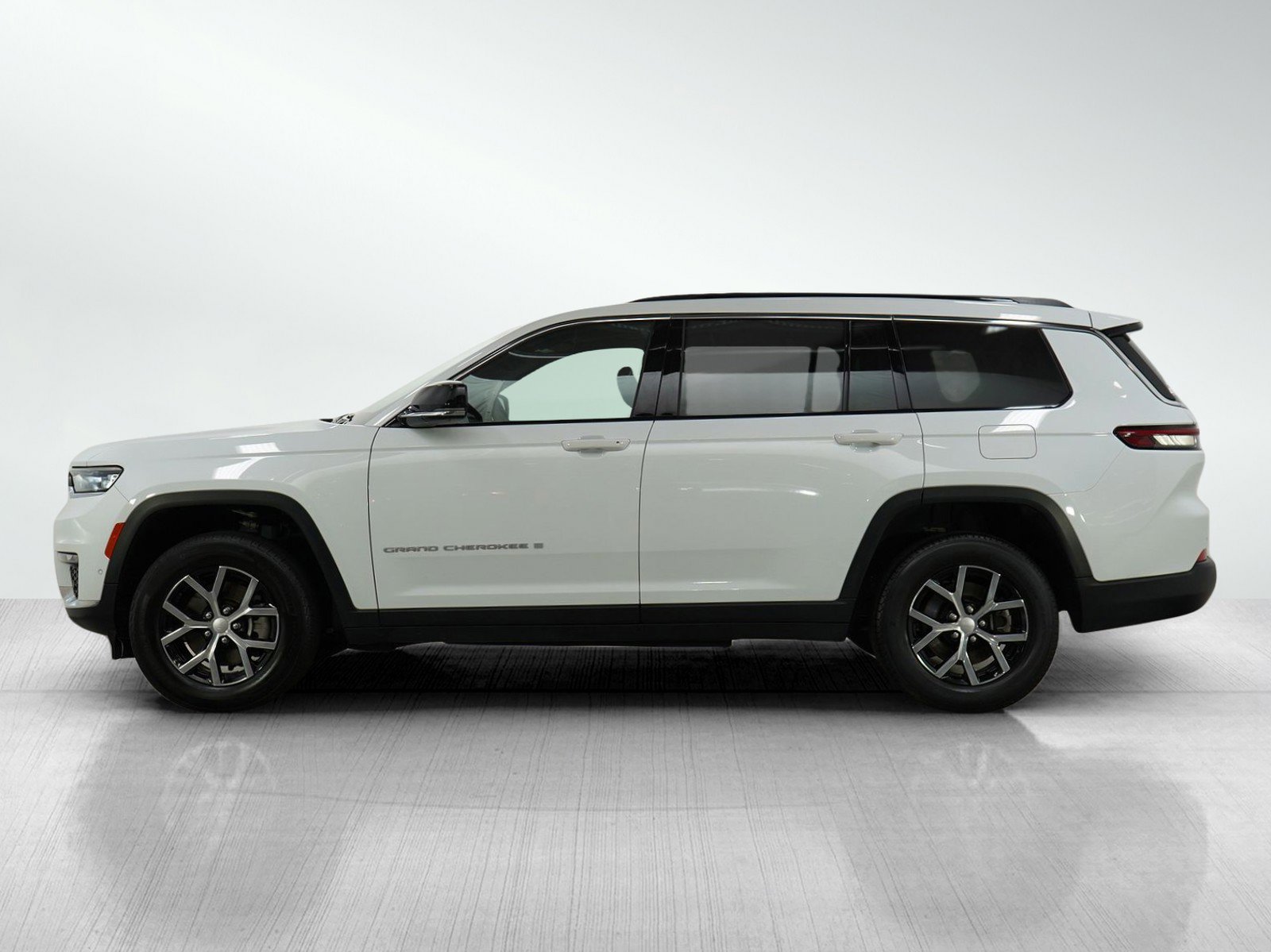 Used 2024 Jeep Grand Cherokee L Limited with VIN 1C4RJKBG5R8535446 for sale in Burnsville, Minnesota