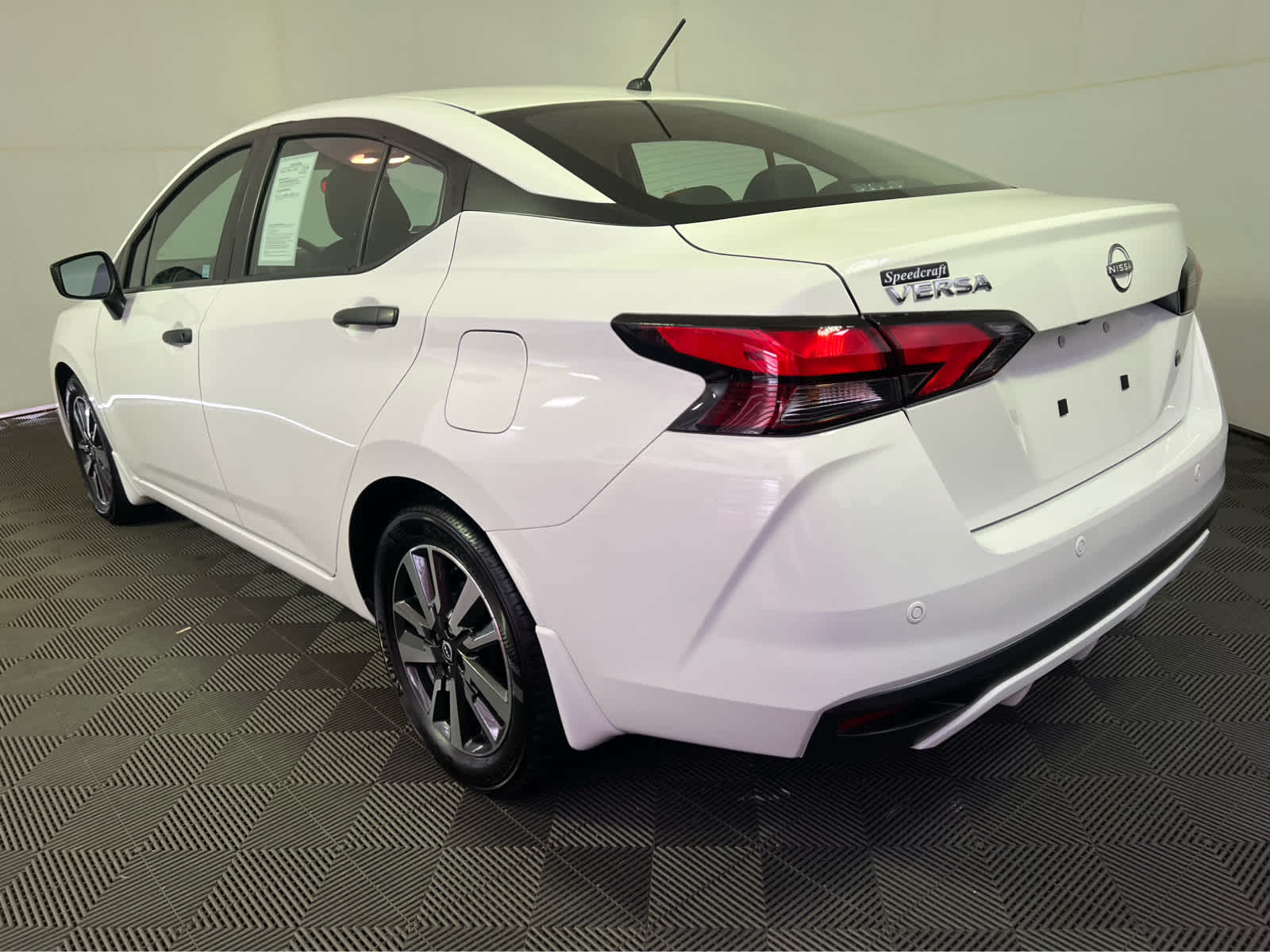 2024 Nissan Versa 1.6 S photo 4