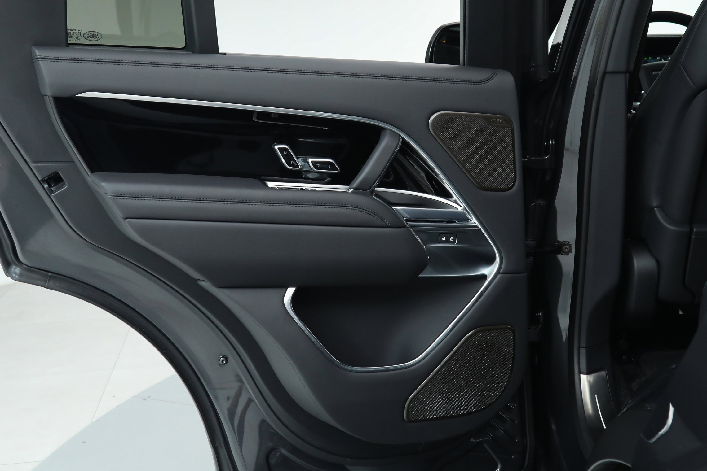 2025 Land Rover Range Rover Autobiography photo 29