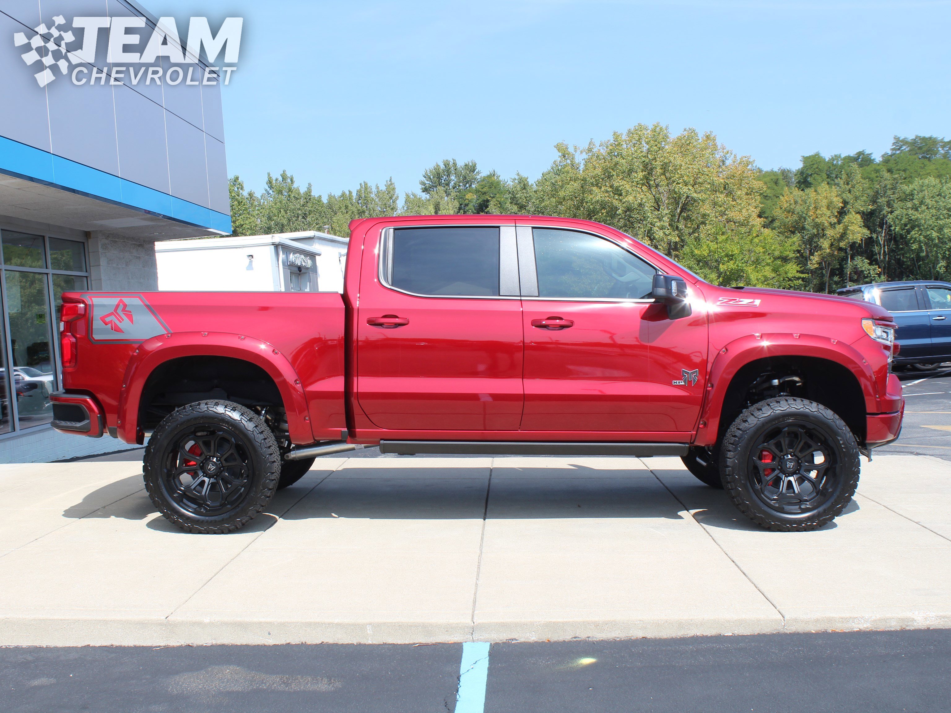 2025 Chevrolet Silverado 1500 RST photo 2