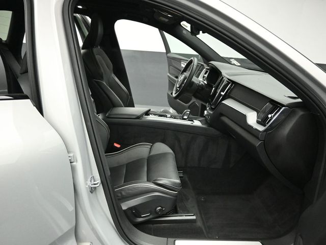 2022 VOLVO XC60 - Image 31