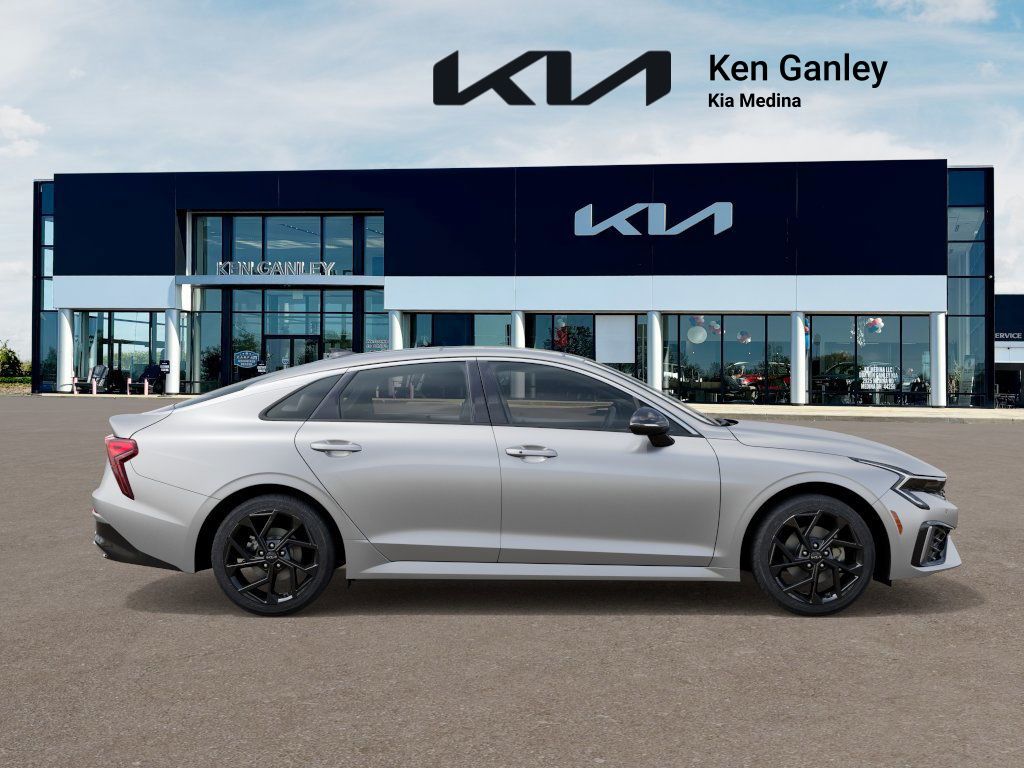 2026 Kia K5 GT-Line photo 6