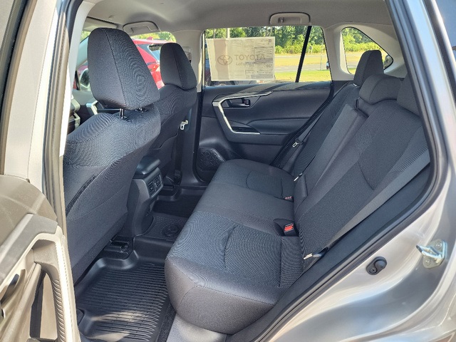 2025 Toyota RAV4 LE photo 6