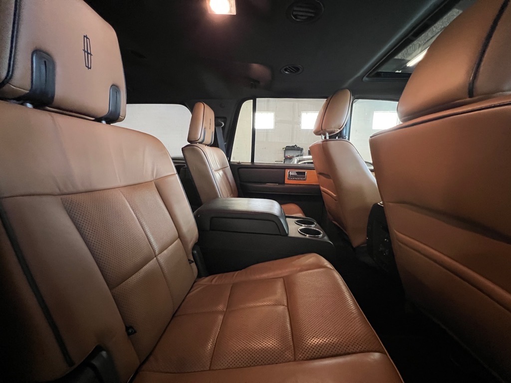 2014 Lincoln Navigator Base photo 23