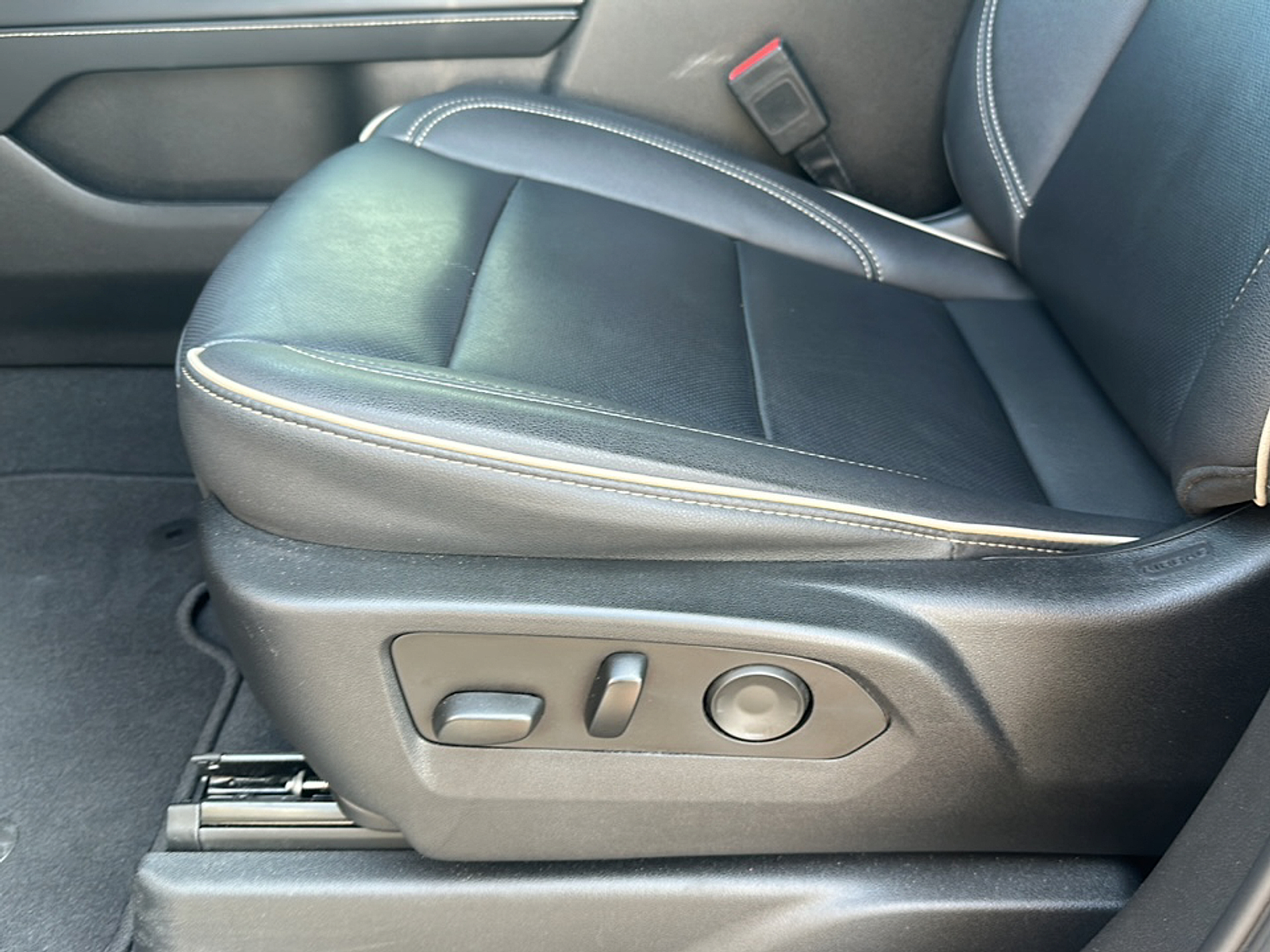 2023 Gmc Yukon SLT photo 6