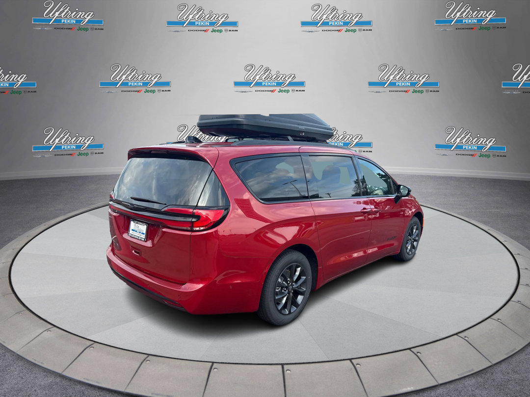 2025 Chrysler Pacifica photo 2