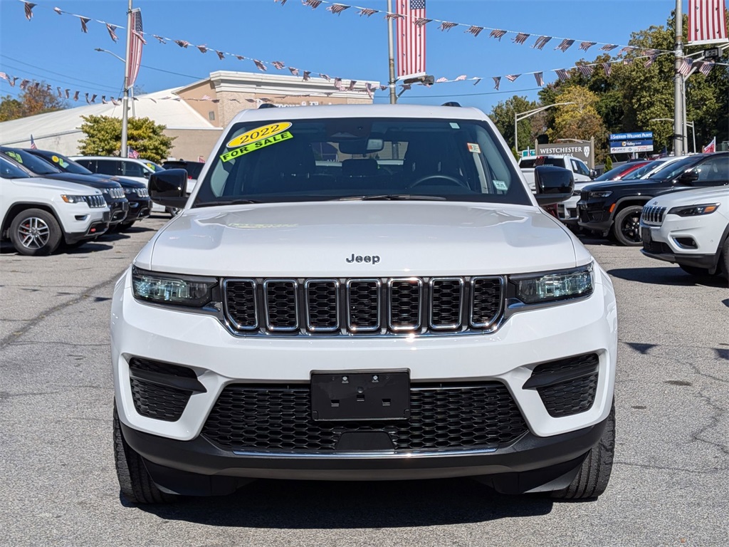 2023 Jeep Grand Cherokee Laredo photo 2