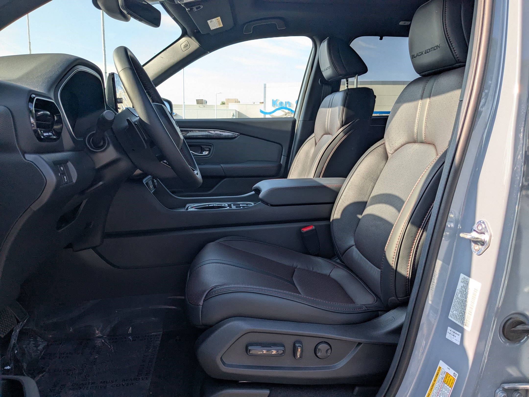 2025 Honda Pilot Black Edition photo 14