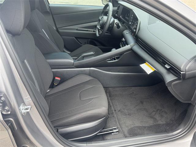 2025 Hyundai Elantra SEL Sport photo 12