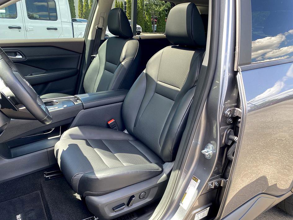 2023 Nissan Rogue SV photo 15