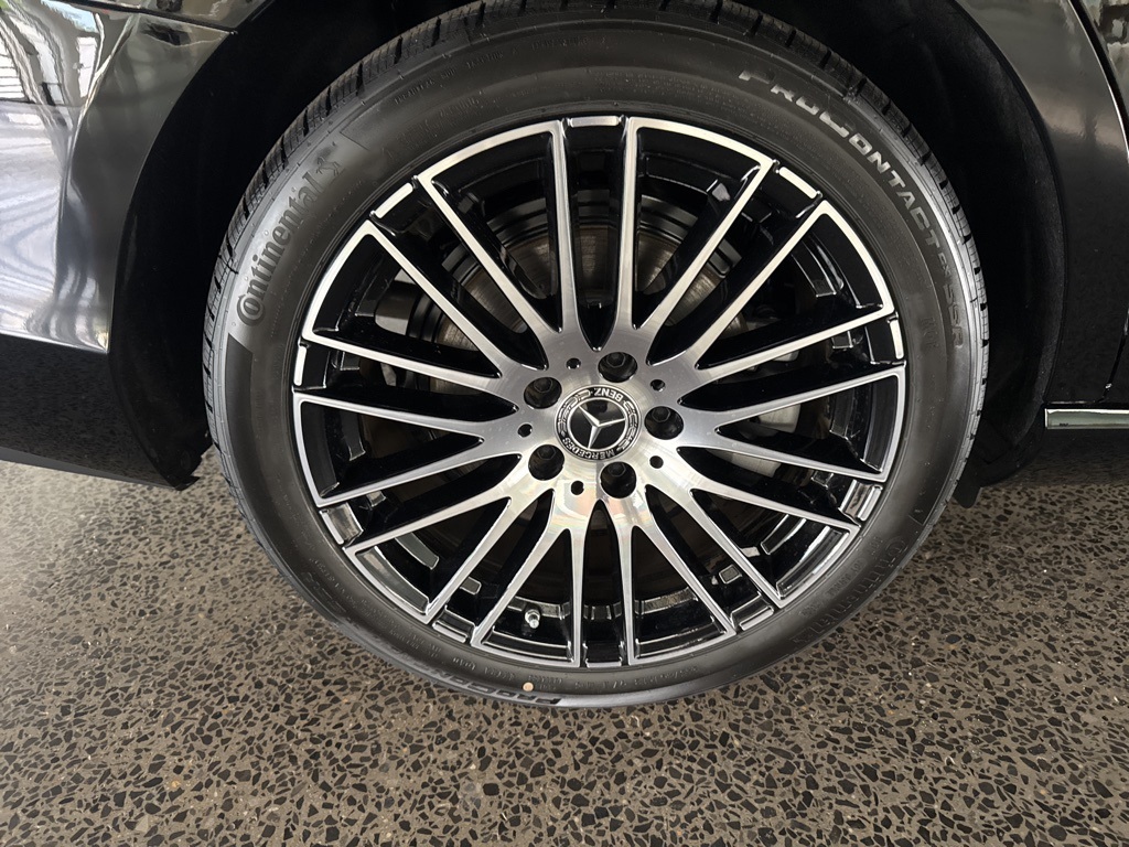 2025 Mercedes Benz C 300 4MATIC Sedan photo 4