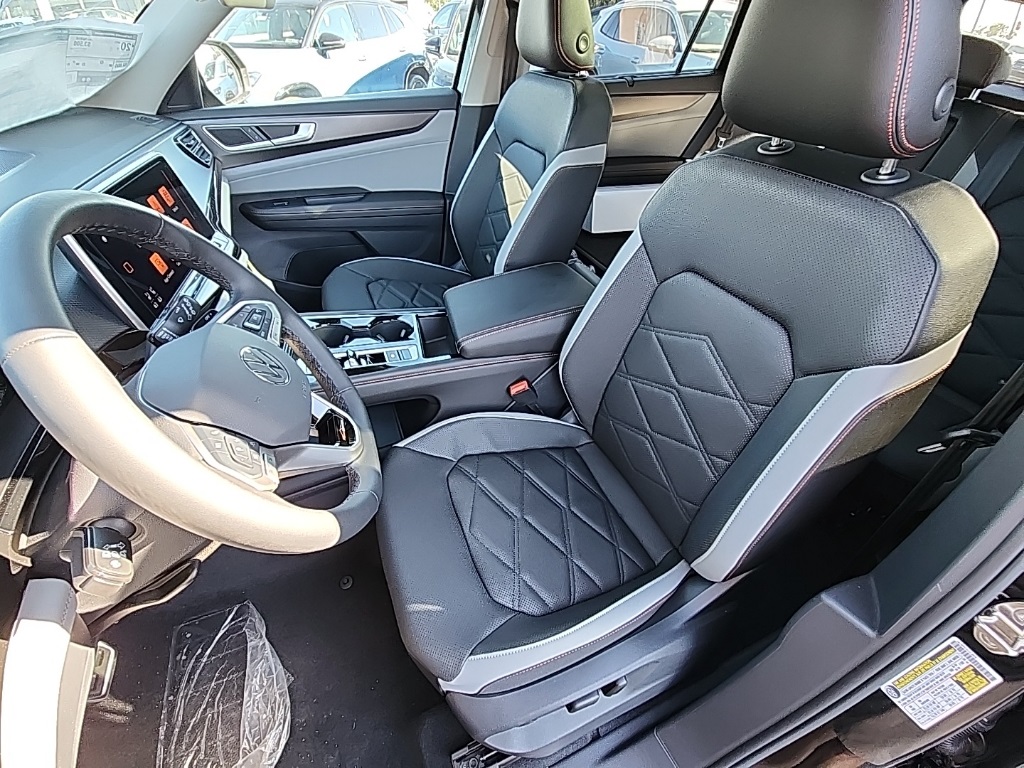 2025 Volkswagen Atlas Peak Edition SE photo 13