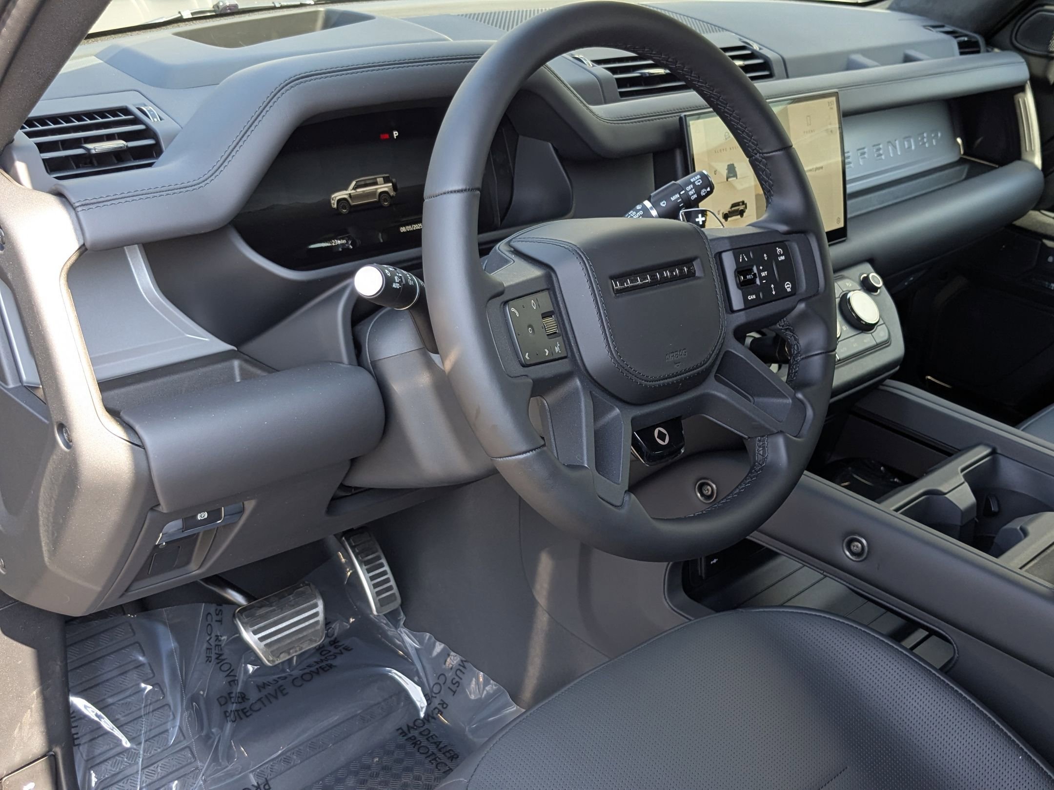 2025 Land Rover Defender 110 photo 2