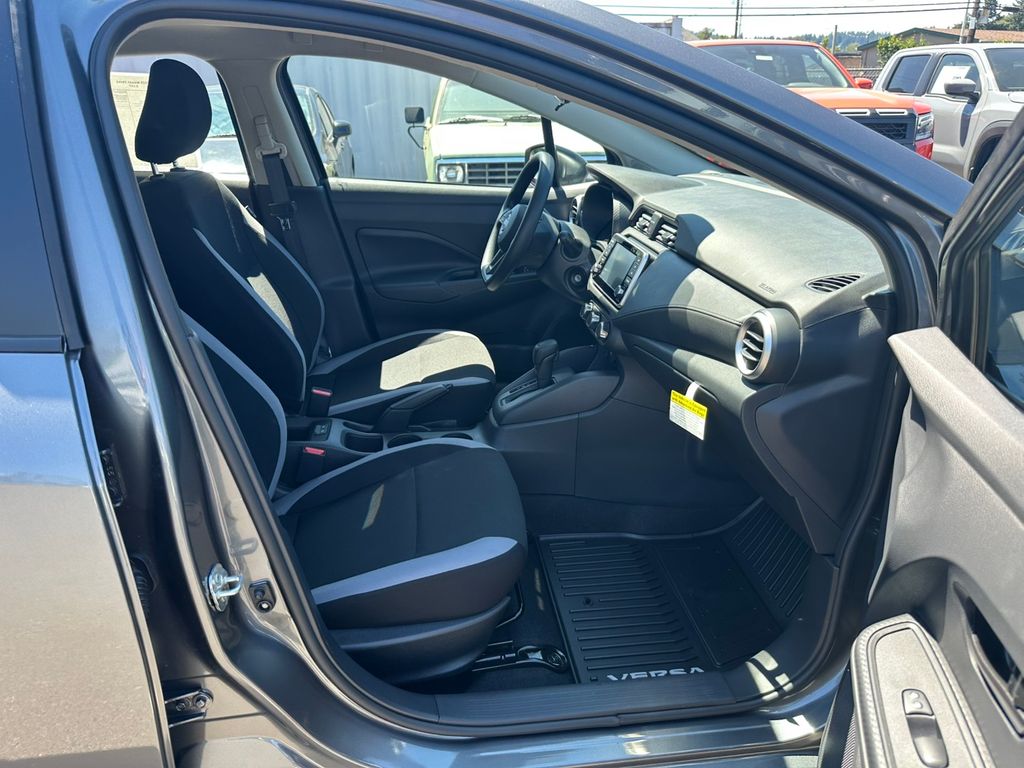 2025 Nissan Versa 1.6 S photo 19