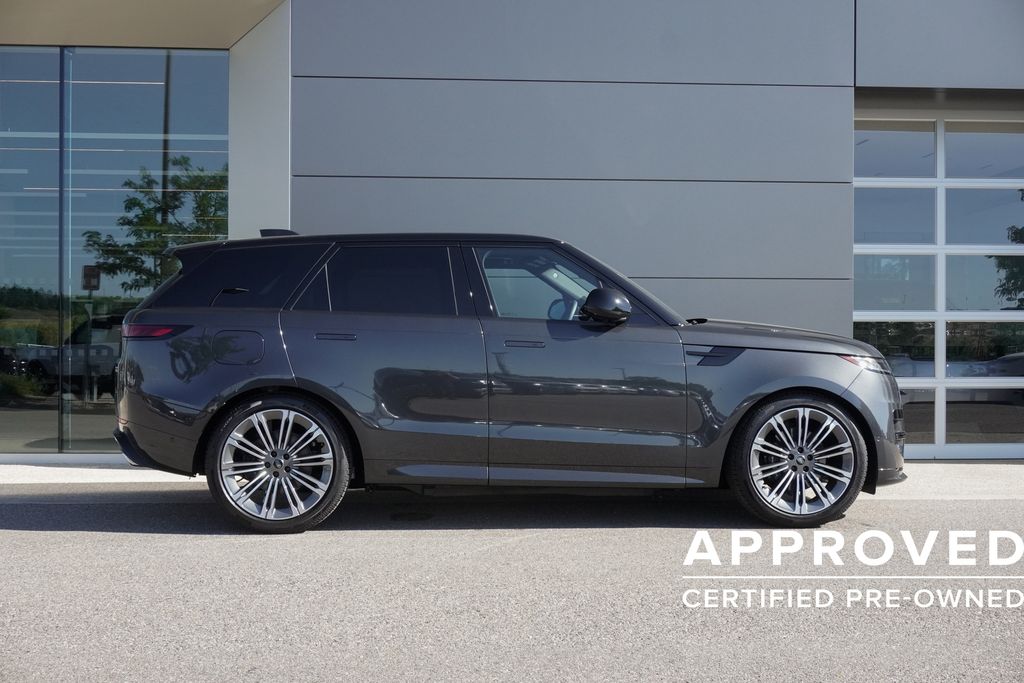2025 Land Rover Range Rover Sport SE photo 4