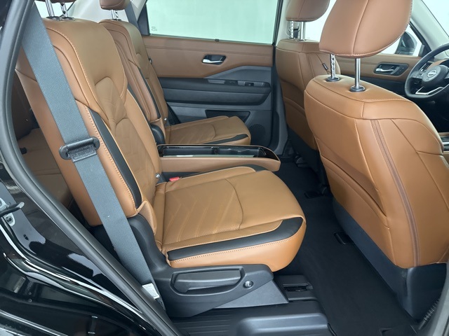 2025 Nissan Pathfinder Platinum photo 24
