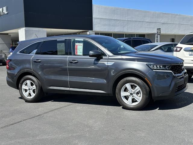 2022 Kia Sorento LX photo 2
