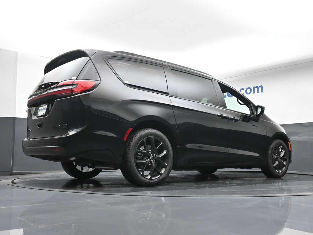 2026 Chrysler Pacifica Limited photo 21
