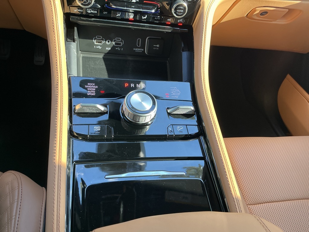 2024 Jeep Grand Cherokee Summit photo 12