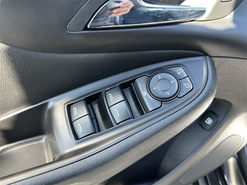 2018 Chevrolet Volt LT photo 13