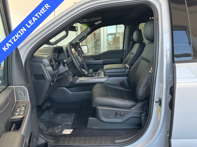 2025 Ford F-150 XLT photo 8