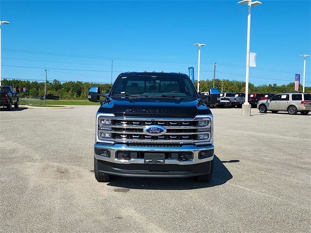 2025 Ford F-250 Lariat photo 2