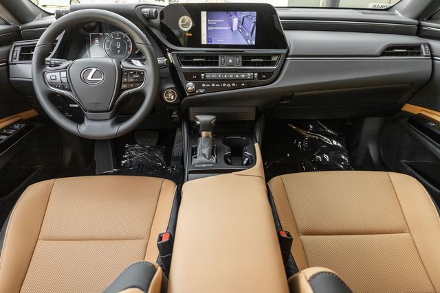 2025 Lexus ES 350 photo 5