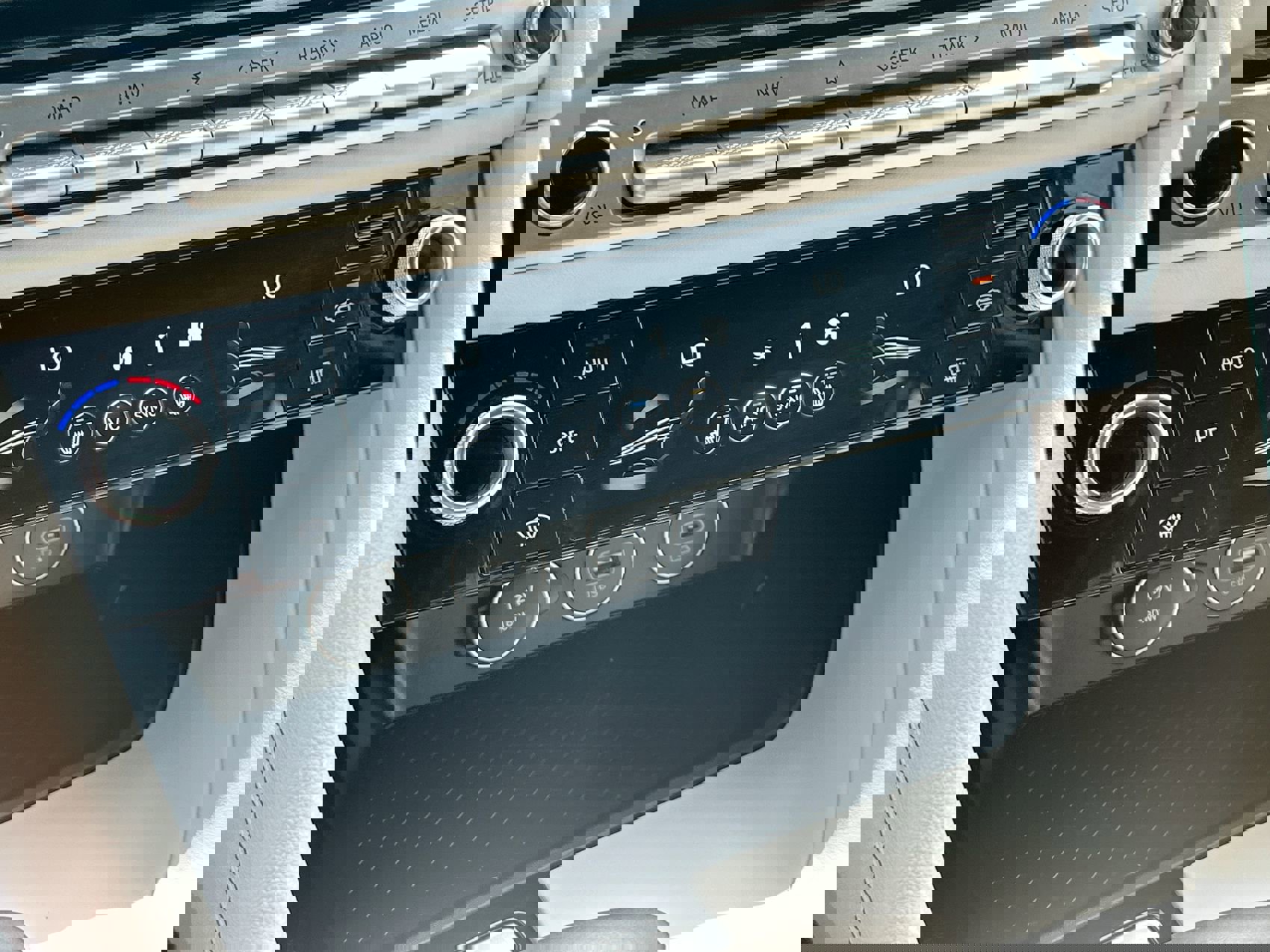 2024 Genesis G70 2.5T photo 10